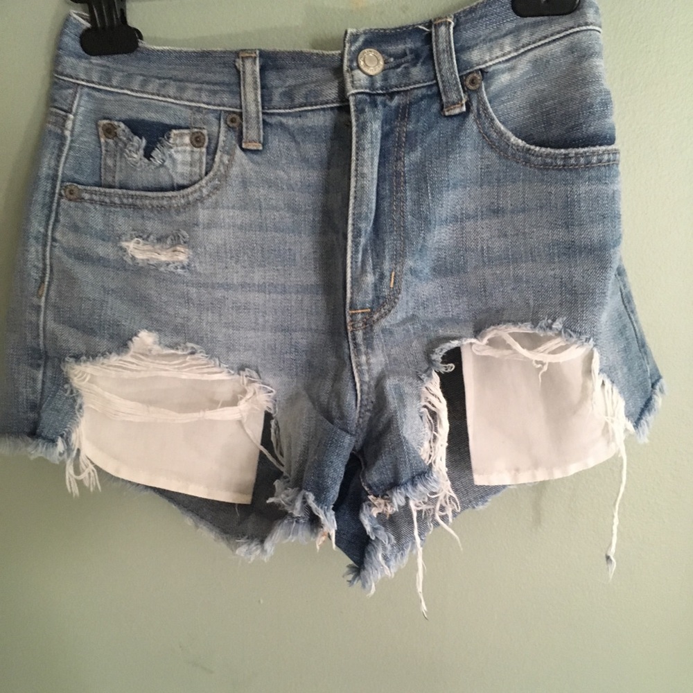 Cute ae distressed shorts